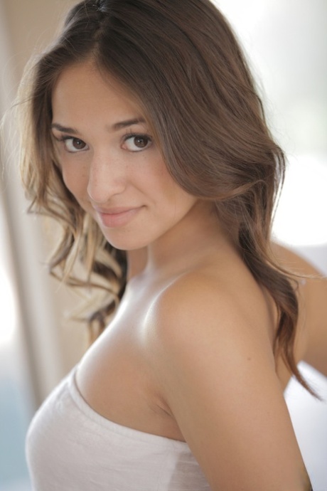 giovane magra con tette enormi perfetto al top Immagine