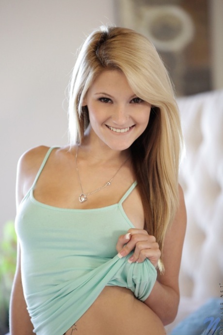 Hope Harper model best pic