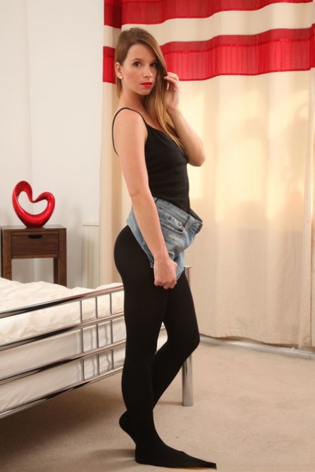 Vanessa Mio nude pornstar img