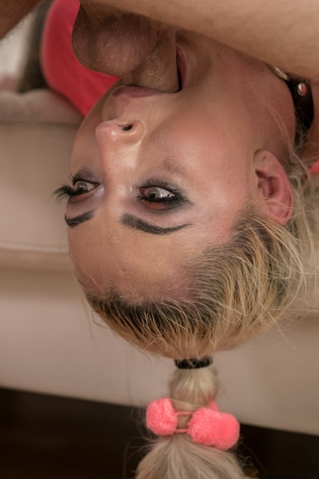 blonde deepthroat pretty pic