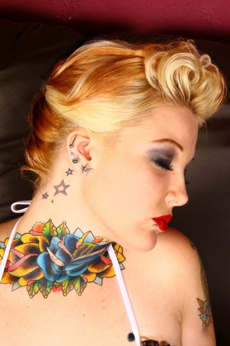 Candy Monroe model hd pictures
