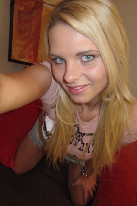 Mia Angel model hot images
