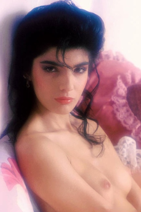 tette pendenti nudi erotici Immagine