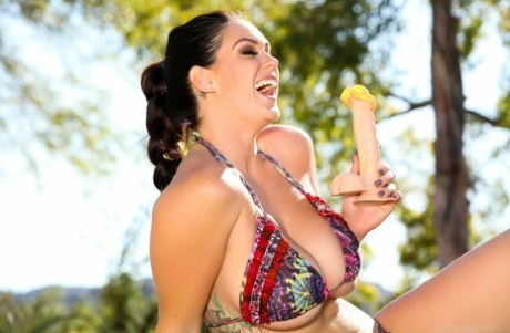bikini potelé belle érotique photo