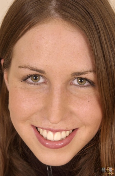 Caroline Lynx erotic pornstar image