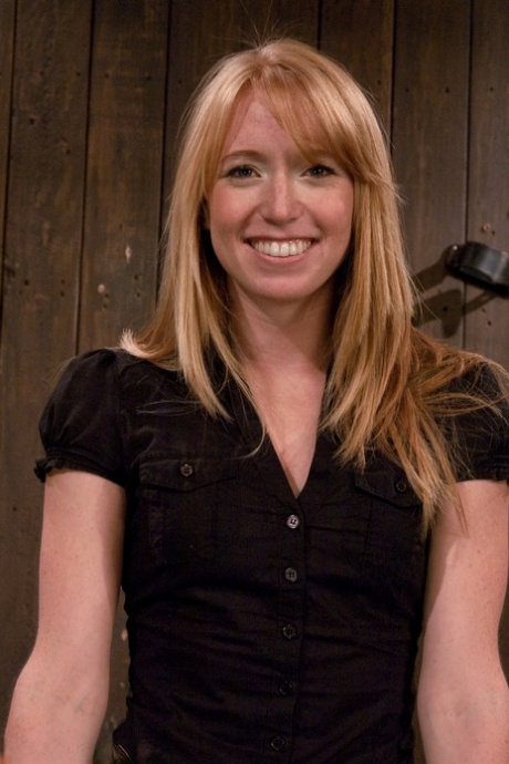 Ami Emerson star adult pics