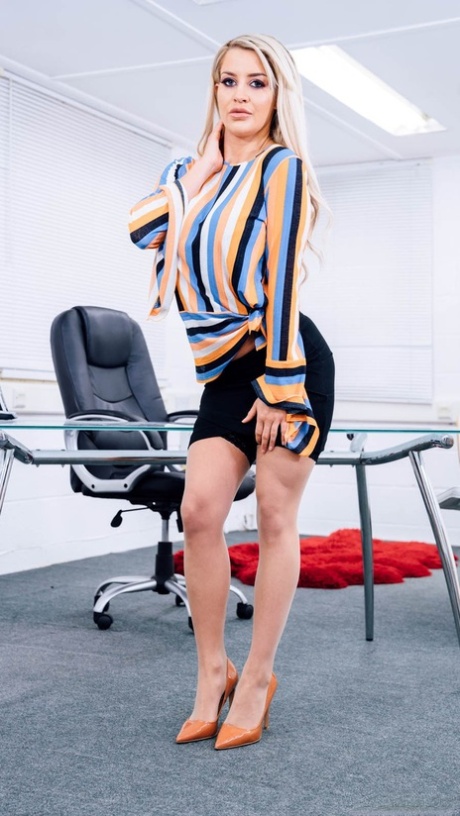 Sienna Day perfect pornstar pics