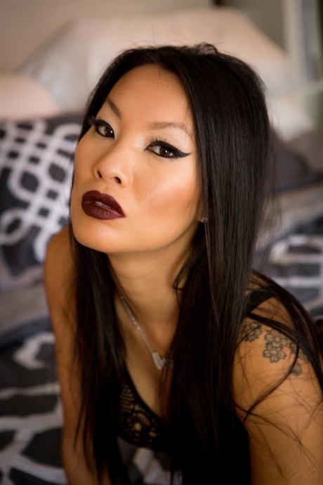 volto asiatico nudo sexy collezione