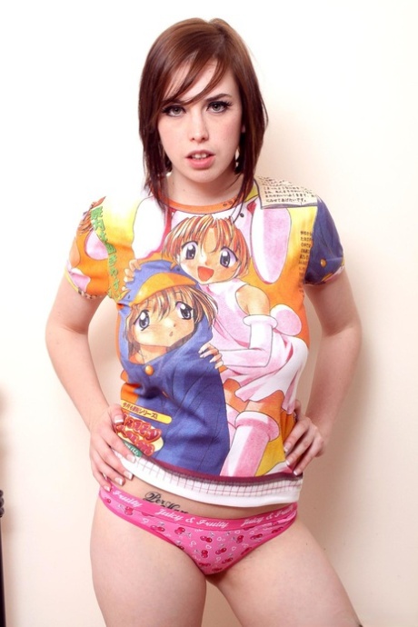 Louisa May star adult pic