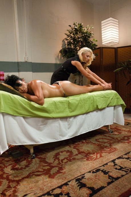 shemale lesbian naked images