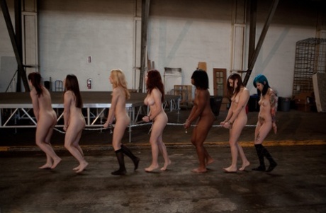 bdsm im Freien nackt perfekte bilder