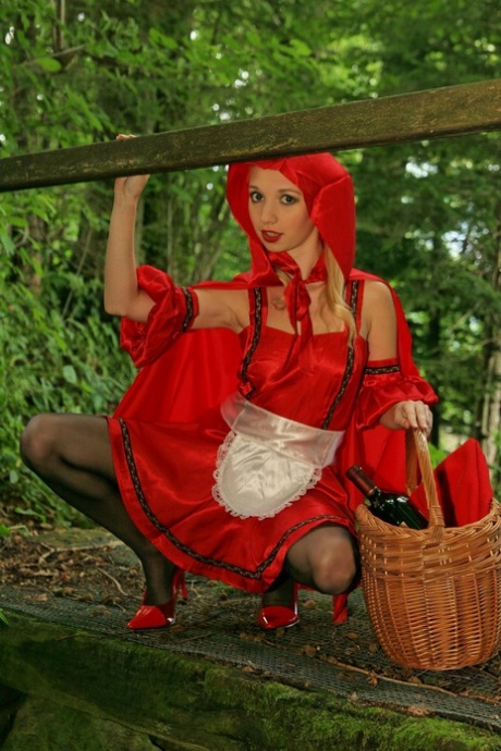 linda pelirroja agradable erótico imagen