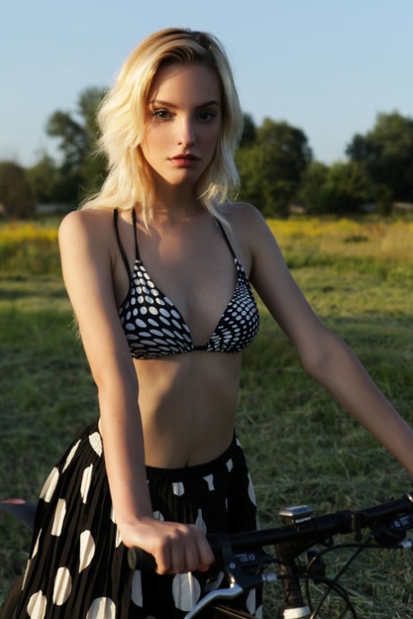 Kira W perfect pornstar photos