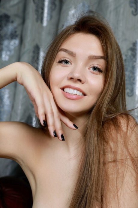 morena alta nus perfeitos imagens