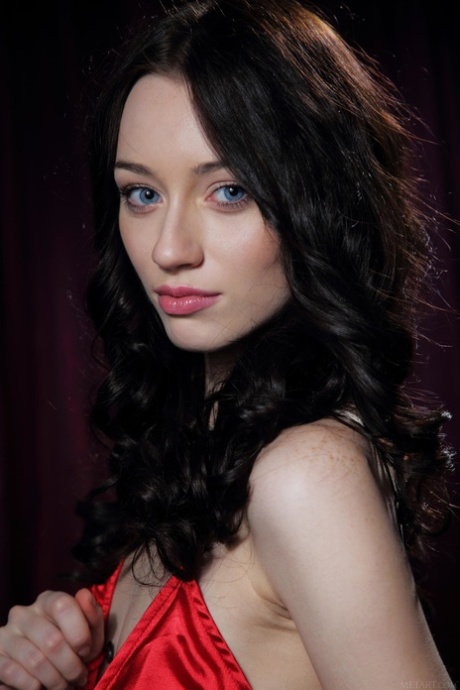 krøllete brunette eksklusivt for voksne foton