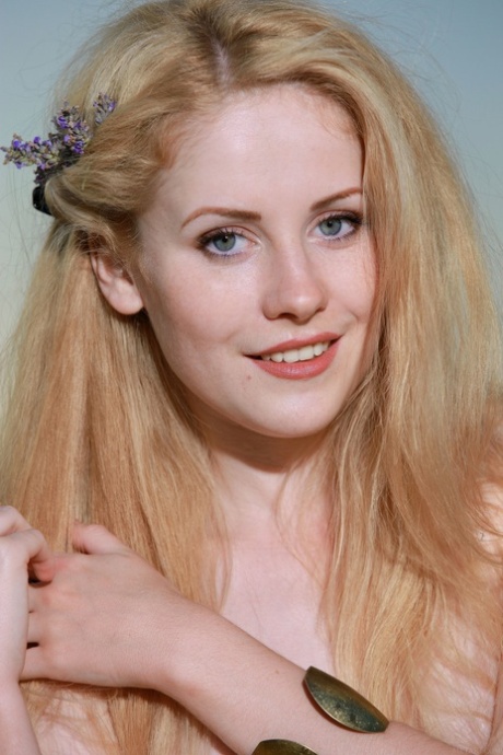 petite blonde hot naked pictures