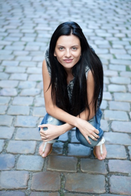 piękna brunetka seksownie gorąco fotka