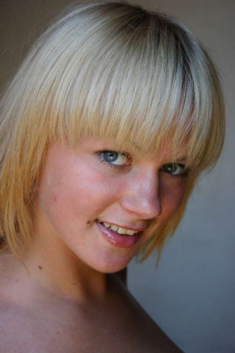 blue eyes teen sexy img