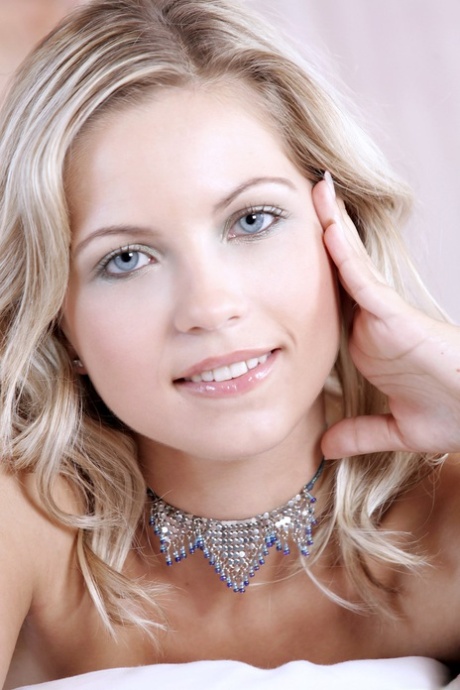 carina giovane bionda bel hd collezione