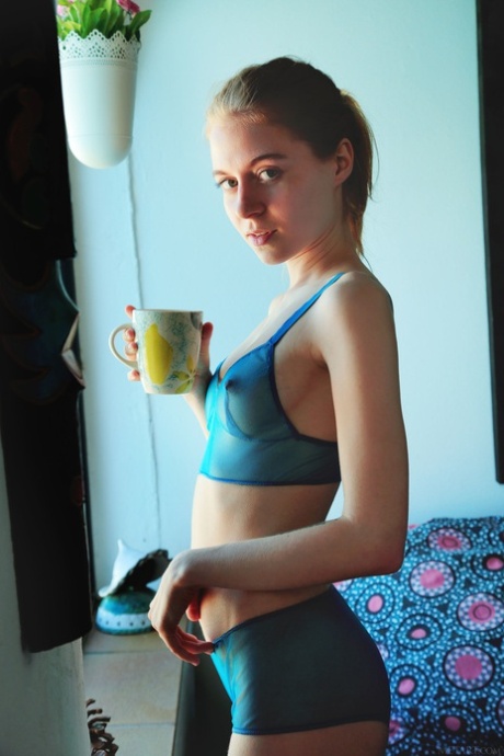 teen first time free porn img