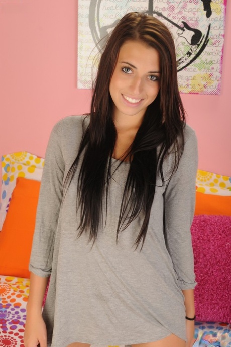 brunette teen porn img