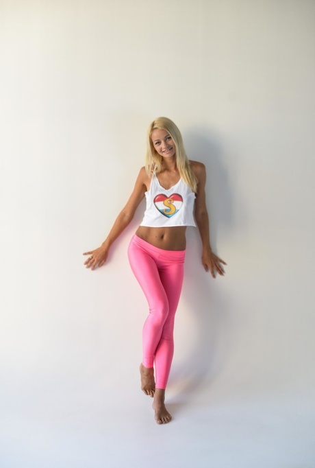 pantaloni da yoga attillati xxx nudi immagini