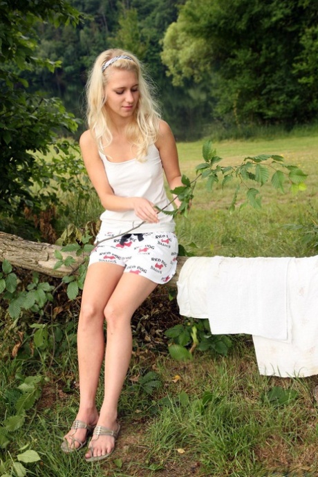 Sara Coul naked actress gallery