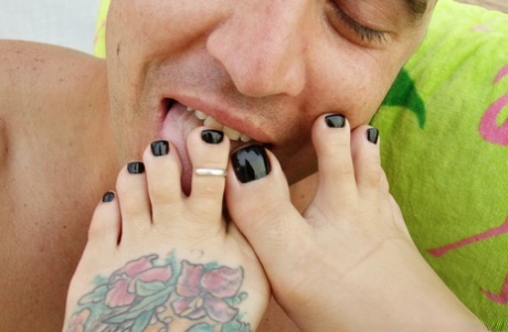 adorazione dei piedi porno gratis immagini