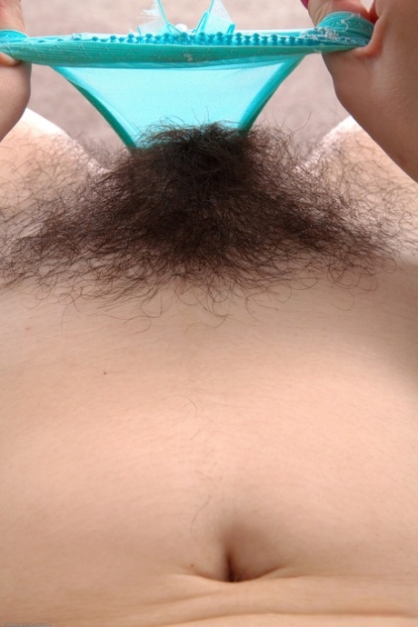 hairy brunette sexy nudes galleries