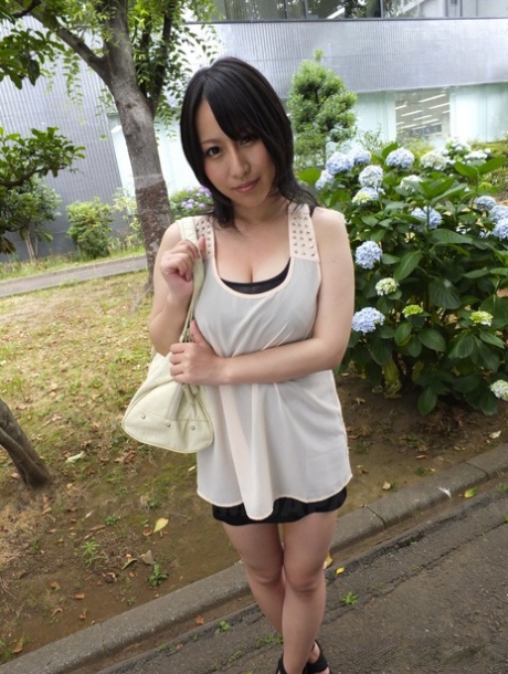 asian housewife exclusive images