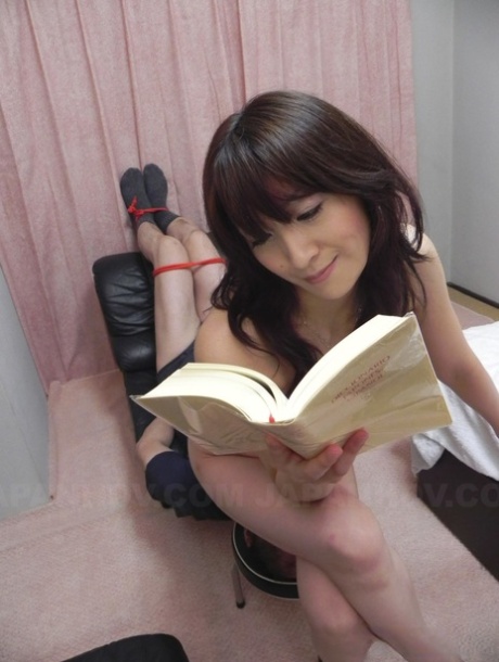japanese facesitting adult archive