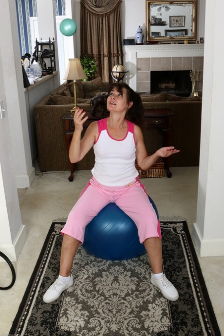 mature yoga pants exclusive image