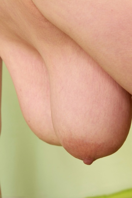 成熟的乳头 免費裸體 圖片