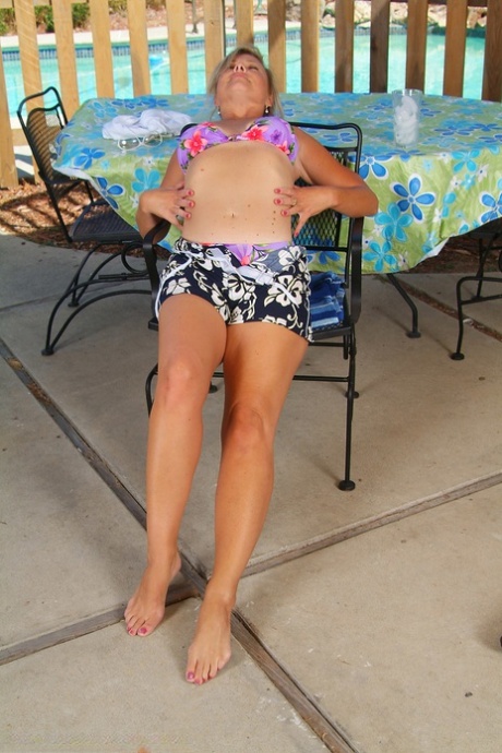 mature bikini free sexy images