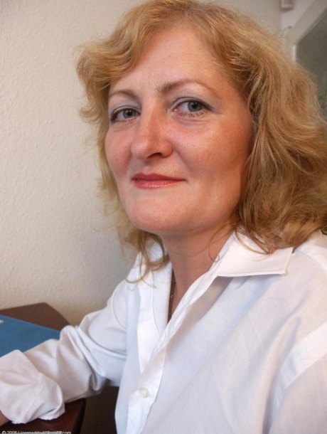 visage de grand-mère chaud exclusif img