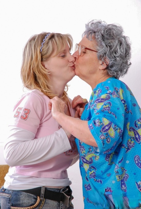 granny kissing naked gallery