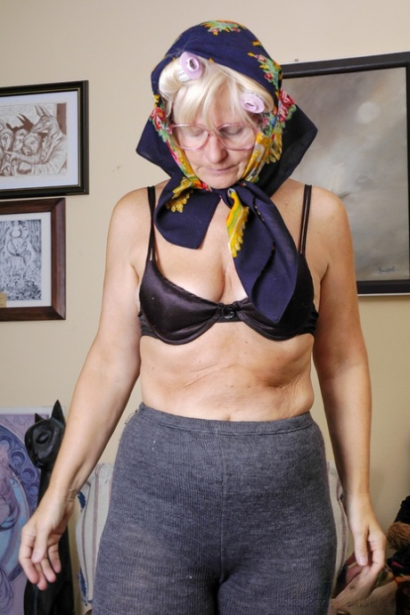 amateur granny nudes pics