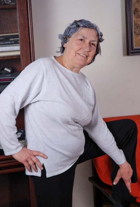 gammal hårig mormor hög kvalitet bäst foton
