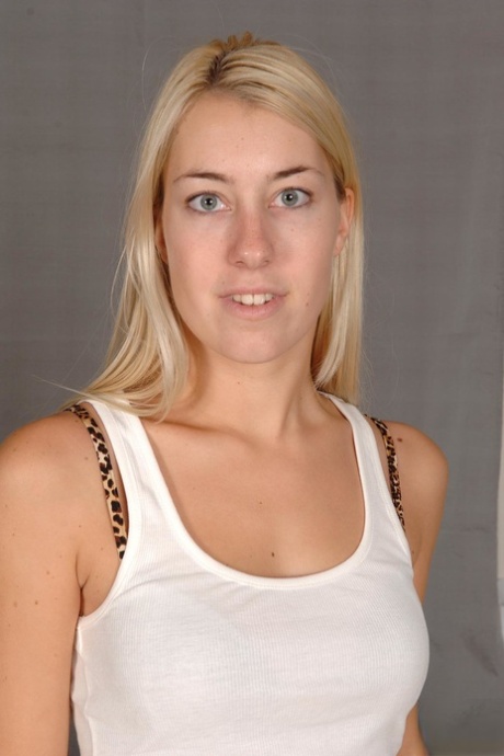 Valentina Rossi pretty actress photos