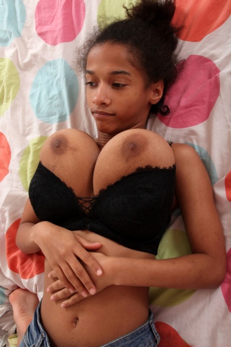 adolescente delgada de grandes tetas adulto superior imágenes