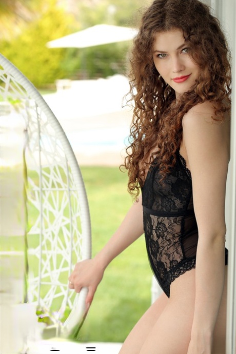 curly hair teen sexy img