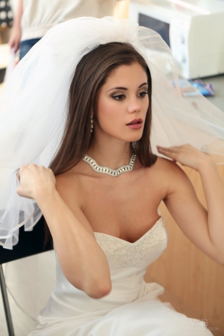 bride free naked photo