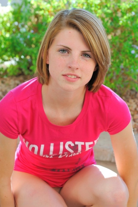 Aubrey Belle naked actress pic