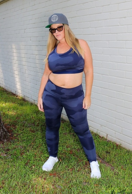 fat legs pornographic picture