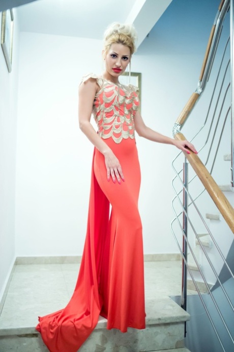 kudrnatá blondýnka hd porno obrázky