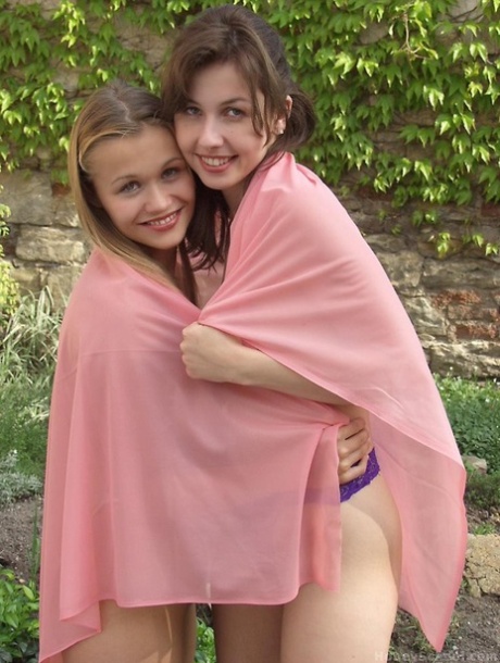 girl on girl hot porn photos