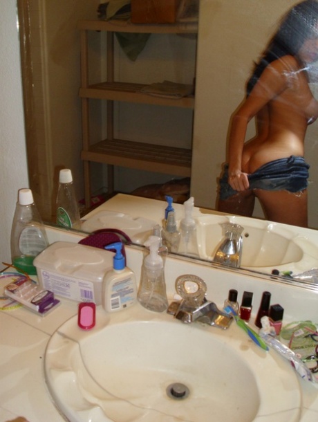 mirror selfie nudes galleries