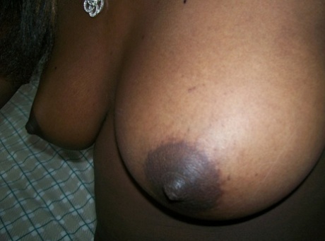 kleine schwarze Titten schöne sexy fotos