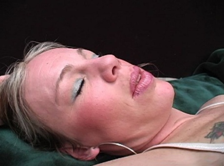 faccia da milf pornografico bollente immagine