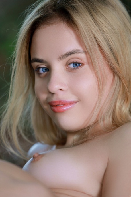 giovane dagli occhi azzurri xxx nudi galleria